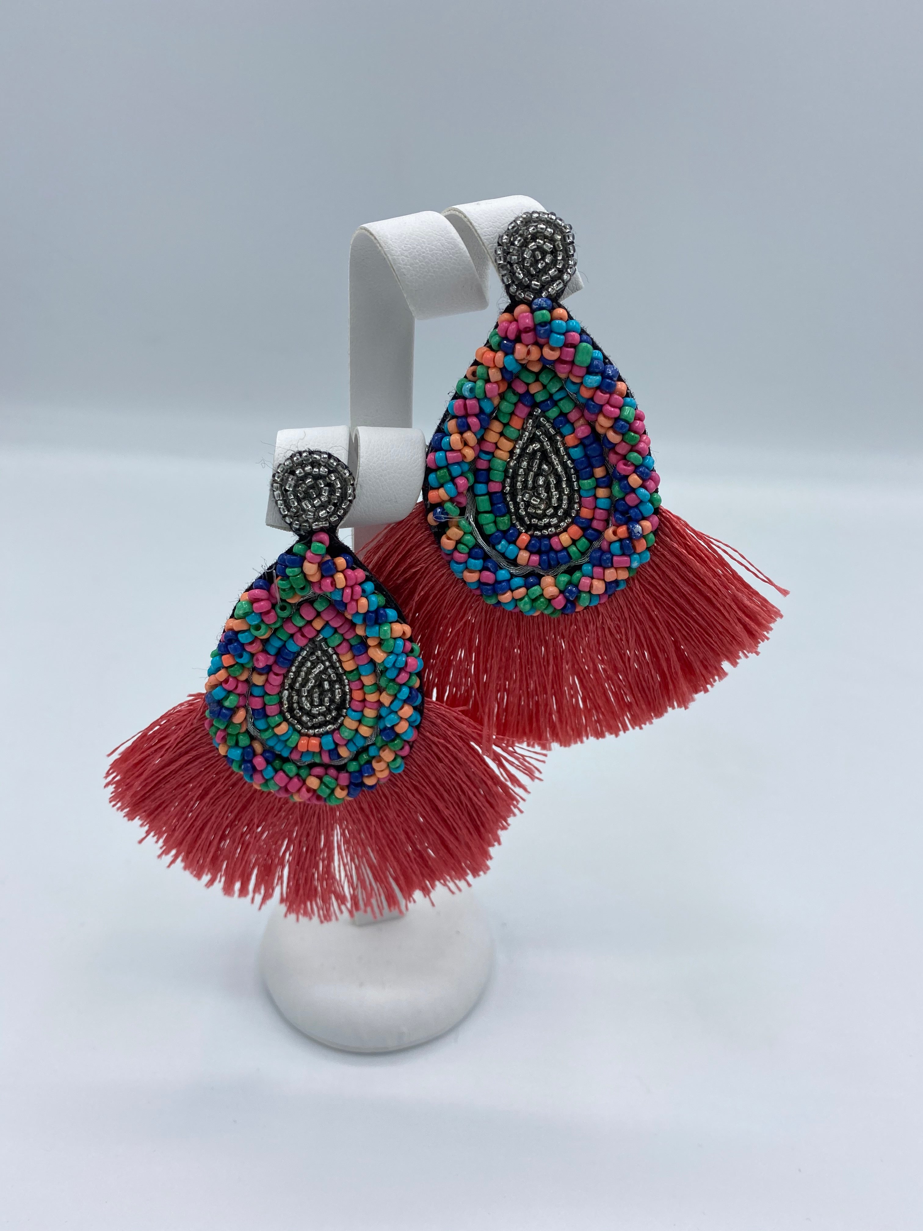 MAUVE MULTI-COLOR BEADED EARRINGS