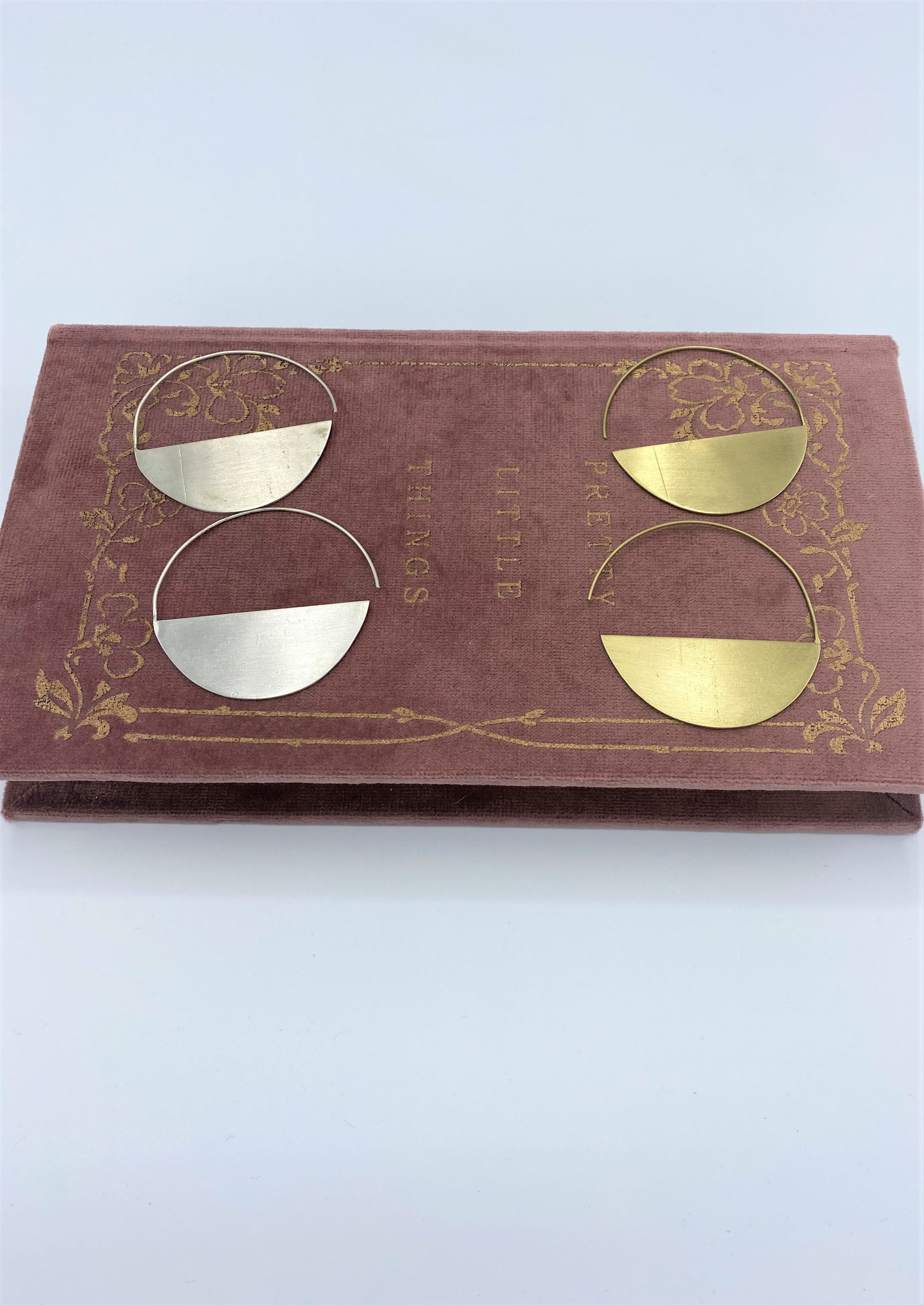 CIRCULAR HALF FULL EARRINGS